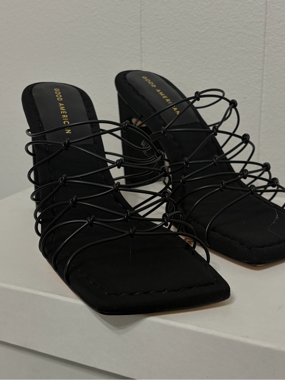 Good American Black Heel Strappy New Size 9